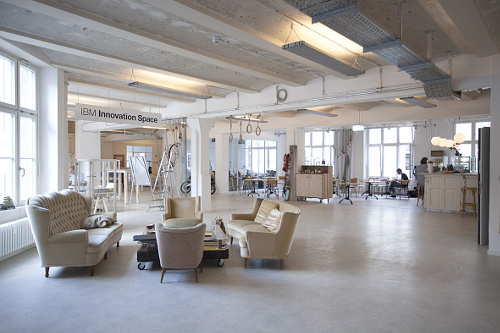 MediaMerch GmbH is a full-service media design and merchandising company that is based in Berlin. We develop, produce and distribute promotional materials and fan merchandise all over the world, giving you access to a network of manufacturers and service providers.